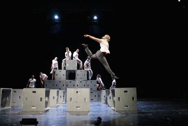 CalArts' dancers rehearse 'Cubicle' for the Winter Dance Concert 2015. (Image: The Sharon Disney Lund School of Dance at CalArts)